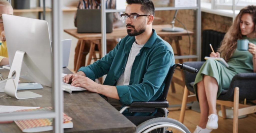 Inclusion des personnes en situation de handicap au travail : bonnes pratiques pour intégrer et soutenir les collaborateurs handicapés l DRH.ma